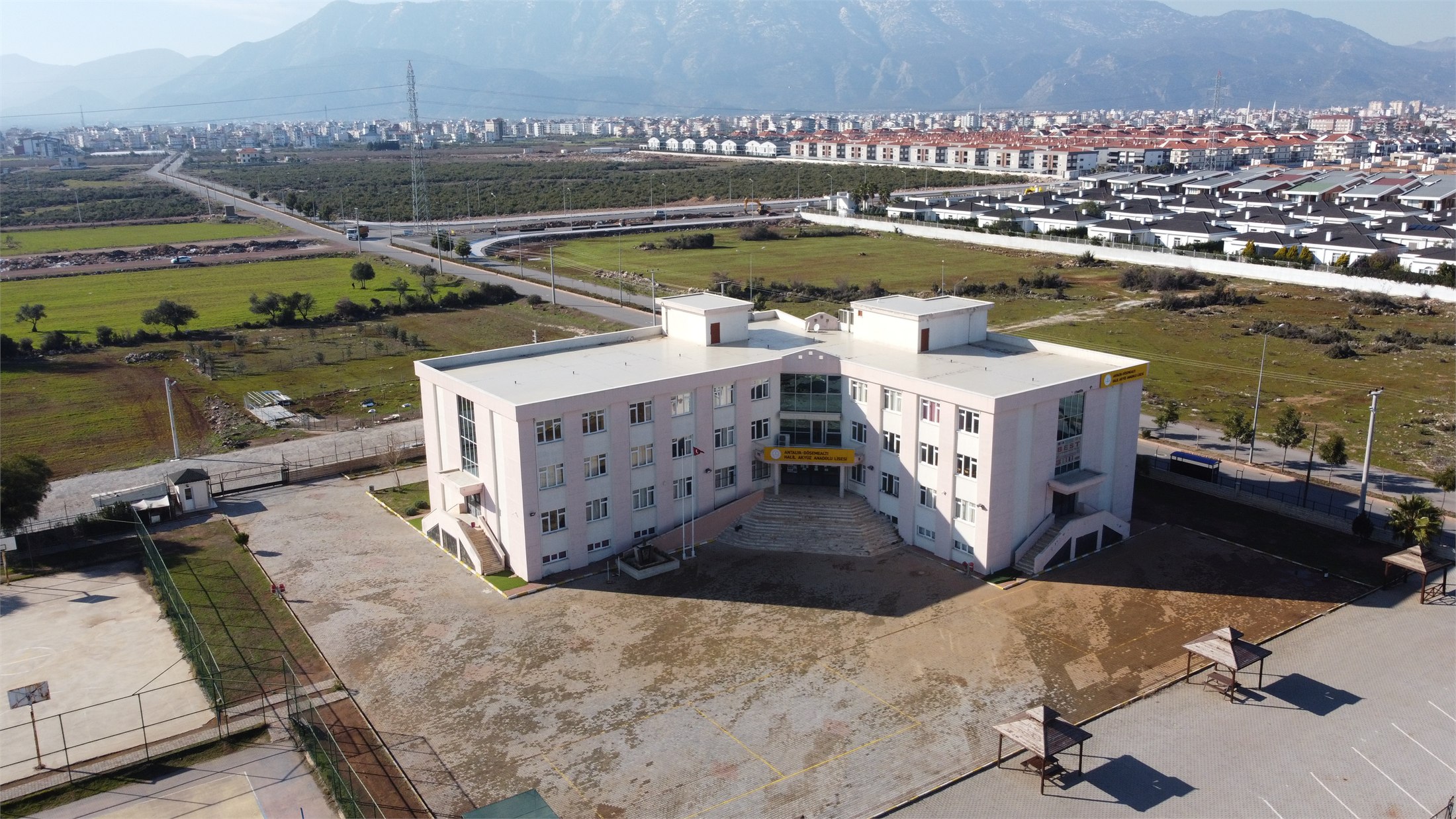 Halil Akyüz Anadolu Lisesi